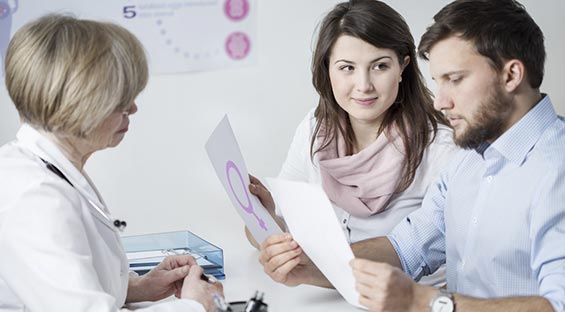 couple with female doctor